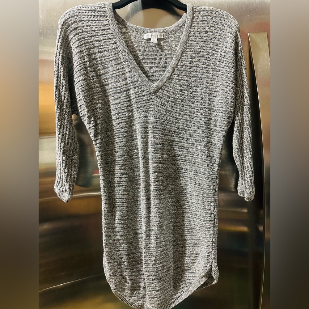 New York & Company✨🩶🤍Heather Gray V-Neck Tunic